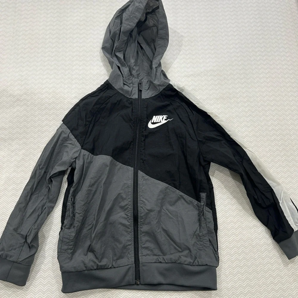 Nike Kids Windrunner Windbreaker Jacket